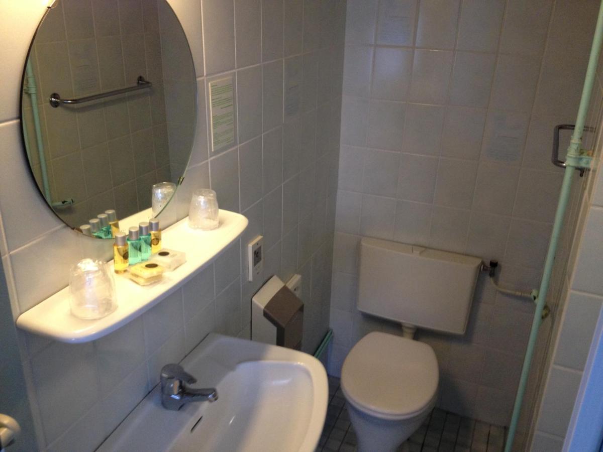 Amadeus Hotel - Housity