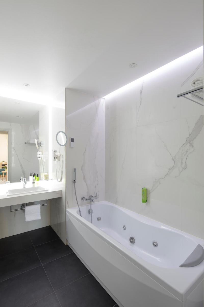 Salle de bains dans l'établissement Splendid Hotel & Spa Nice