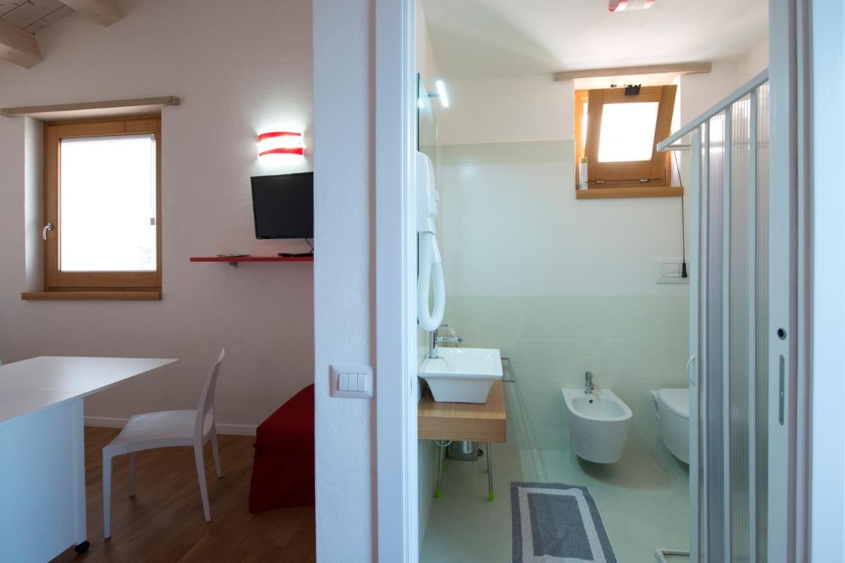 Le radici delle nuvole - Housity