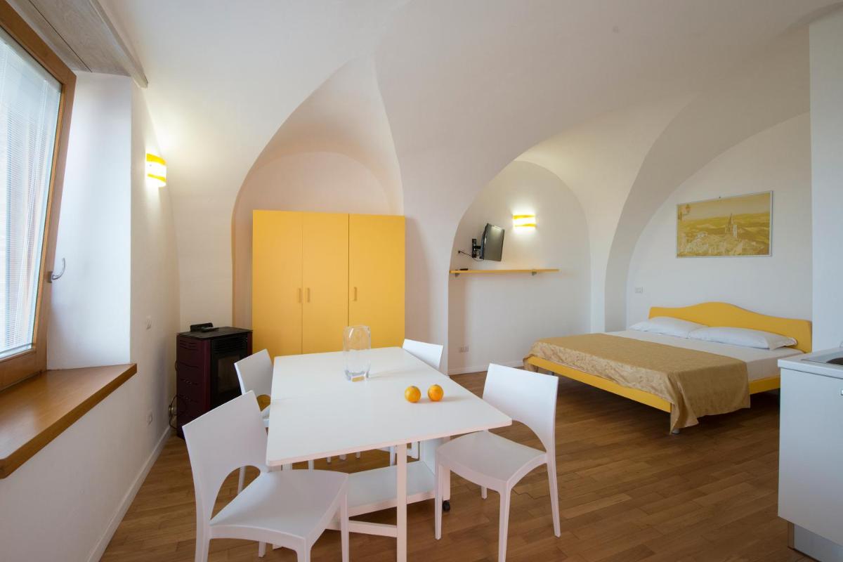 Le radici delle nuvole - Housity