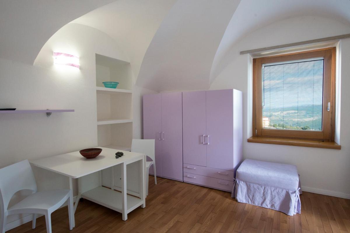 Le radici delle nuvole - Housity