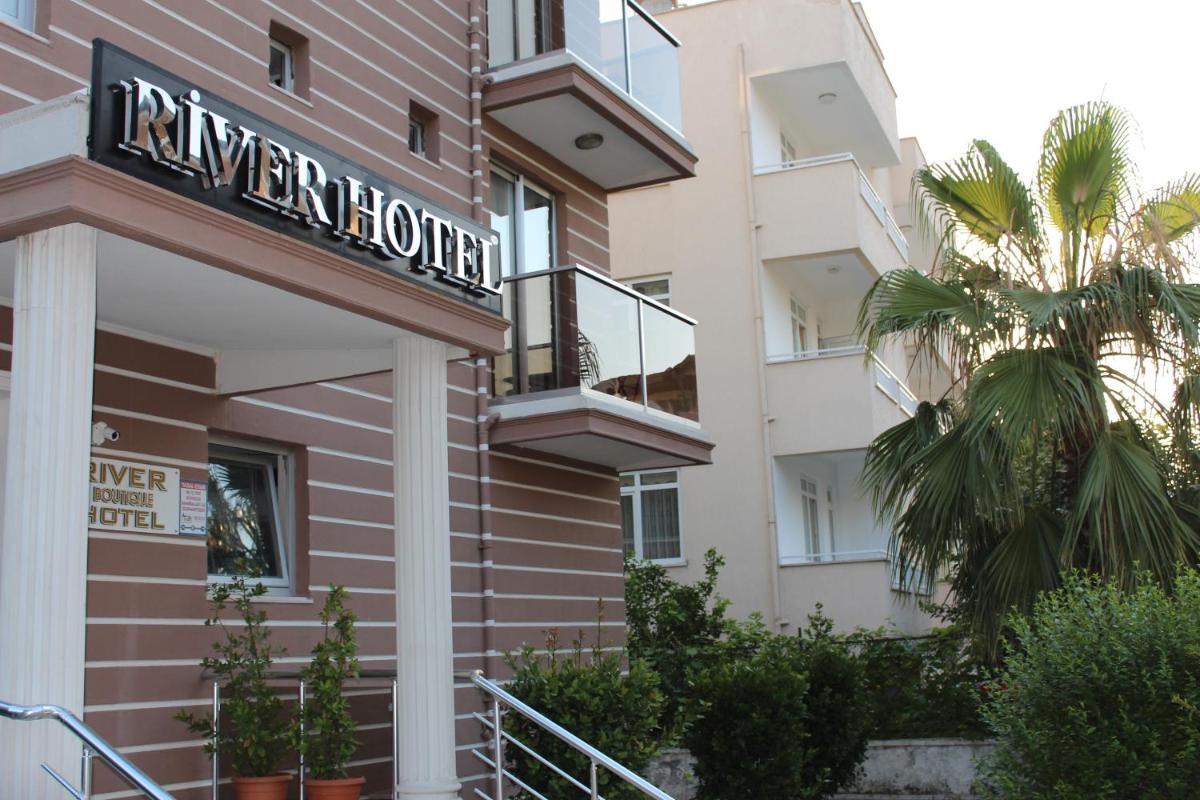 River Hotel - Housity