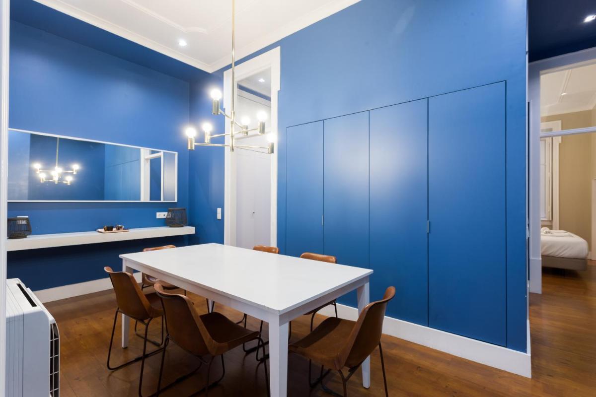 Baixa Vintage Three-Bedroom Apartment - by LU Holidays - Housity