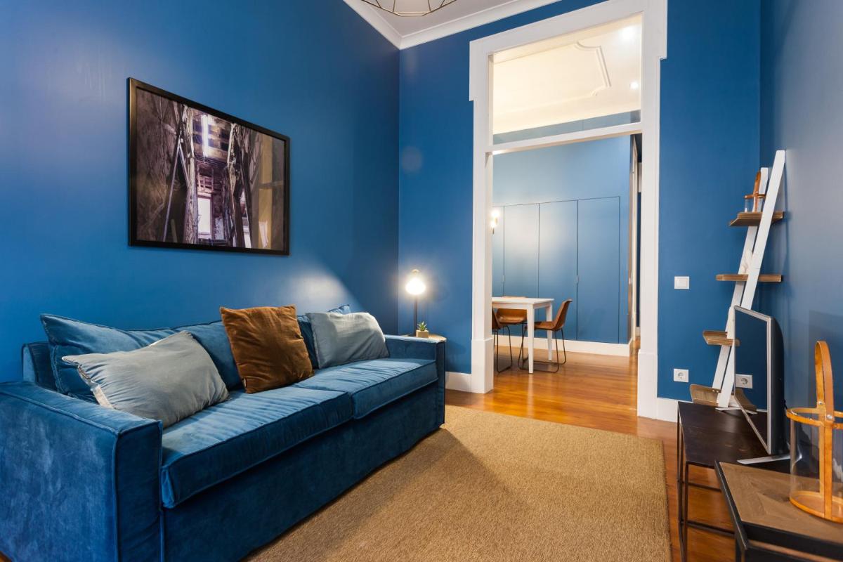 Baixa Vintage Three-Bedroom Apartment - by LU Holidays - Housity