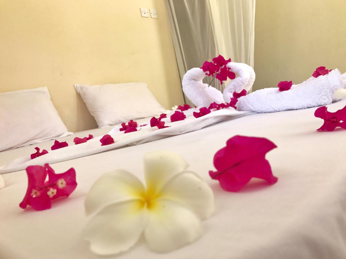 Blue Earth Beach Bungalow - Housity