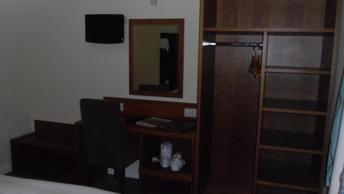 Eyesleepover - Housity