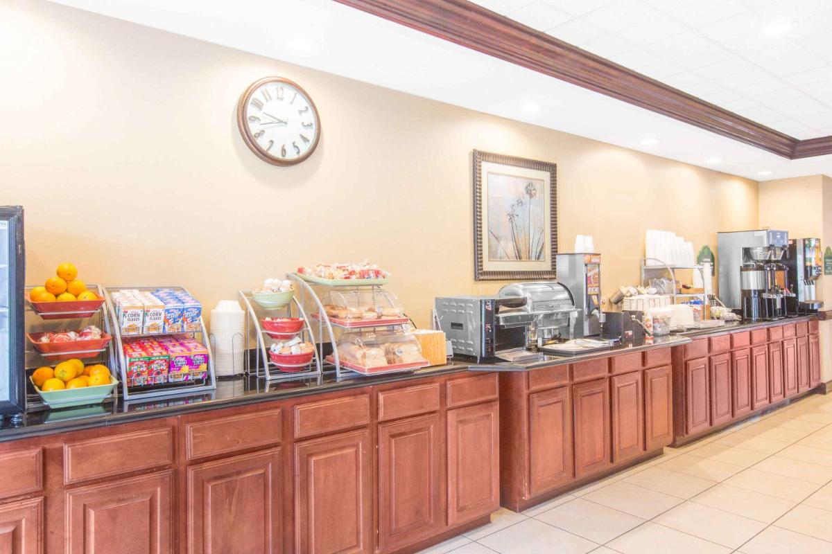 Wingate By Wyndham Southport - Housity