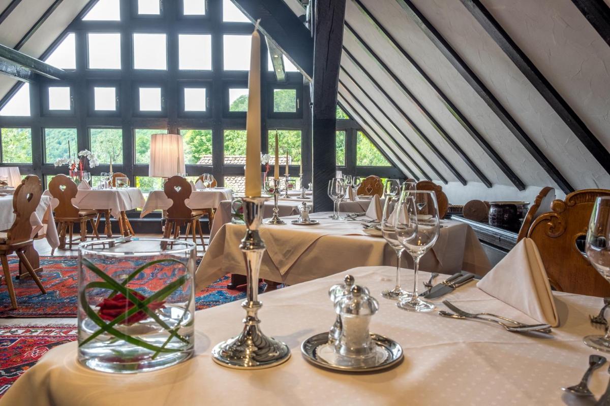 Ein Restaurant oder anderes Speiselokal in der Unterkunft Neumühle Resort & Spa