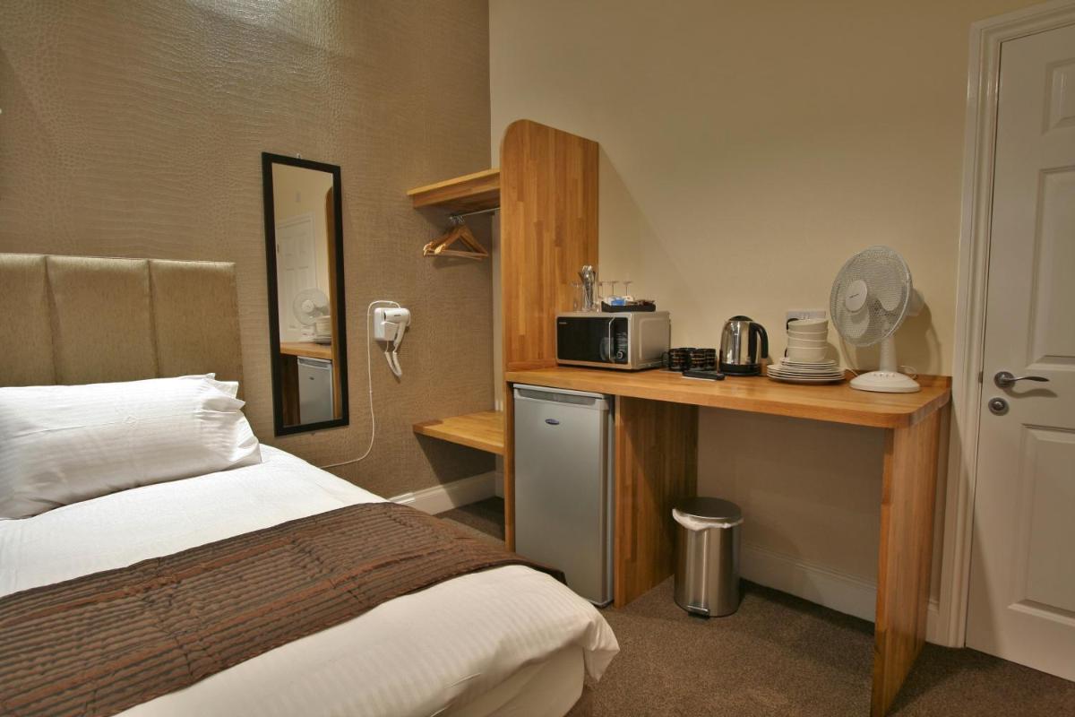 New County Hotel & Serviced Apartments by RoomsBooked - Housity