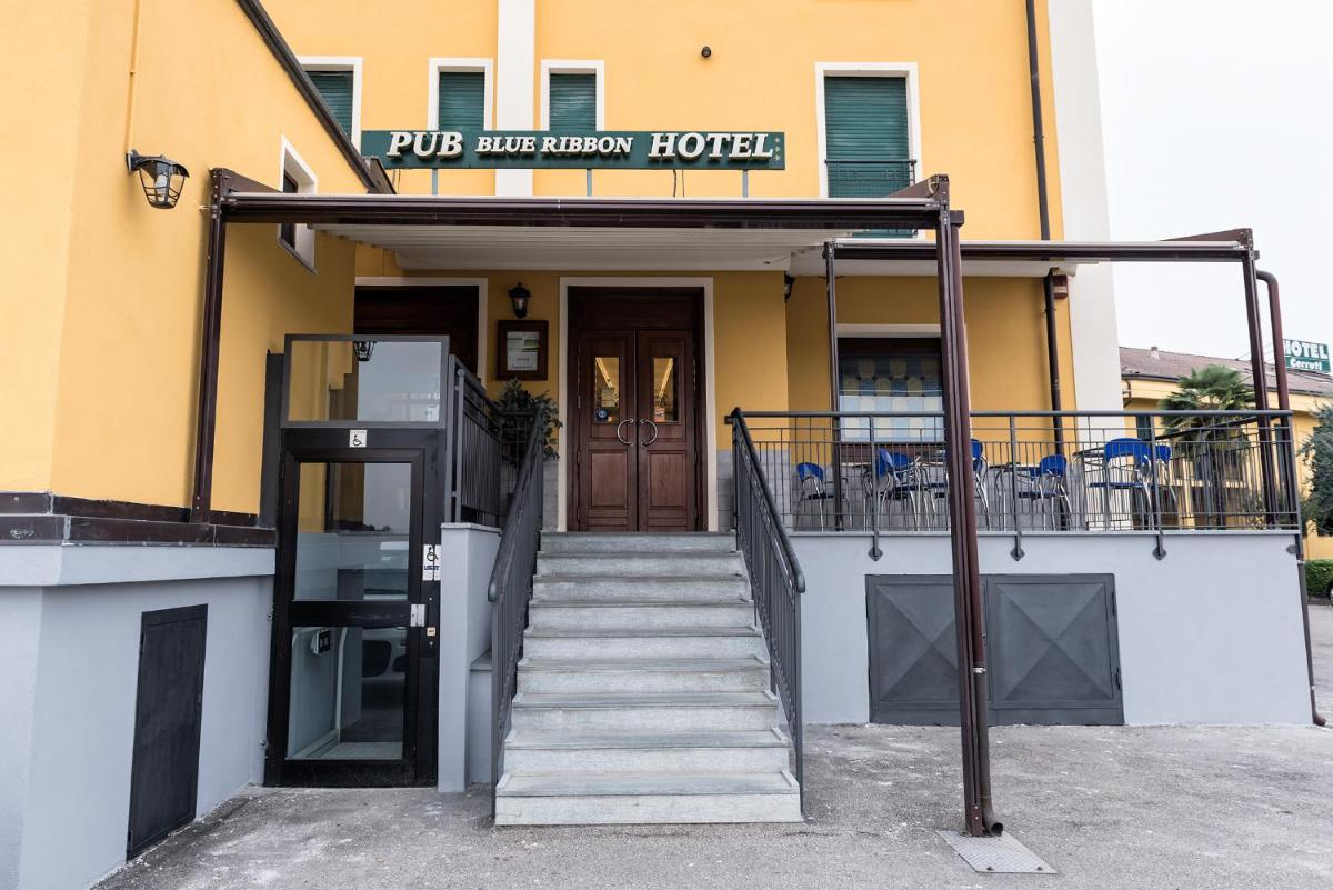 Hotel Blue Ribbon - Housity