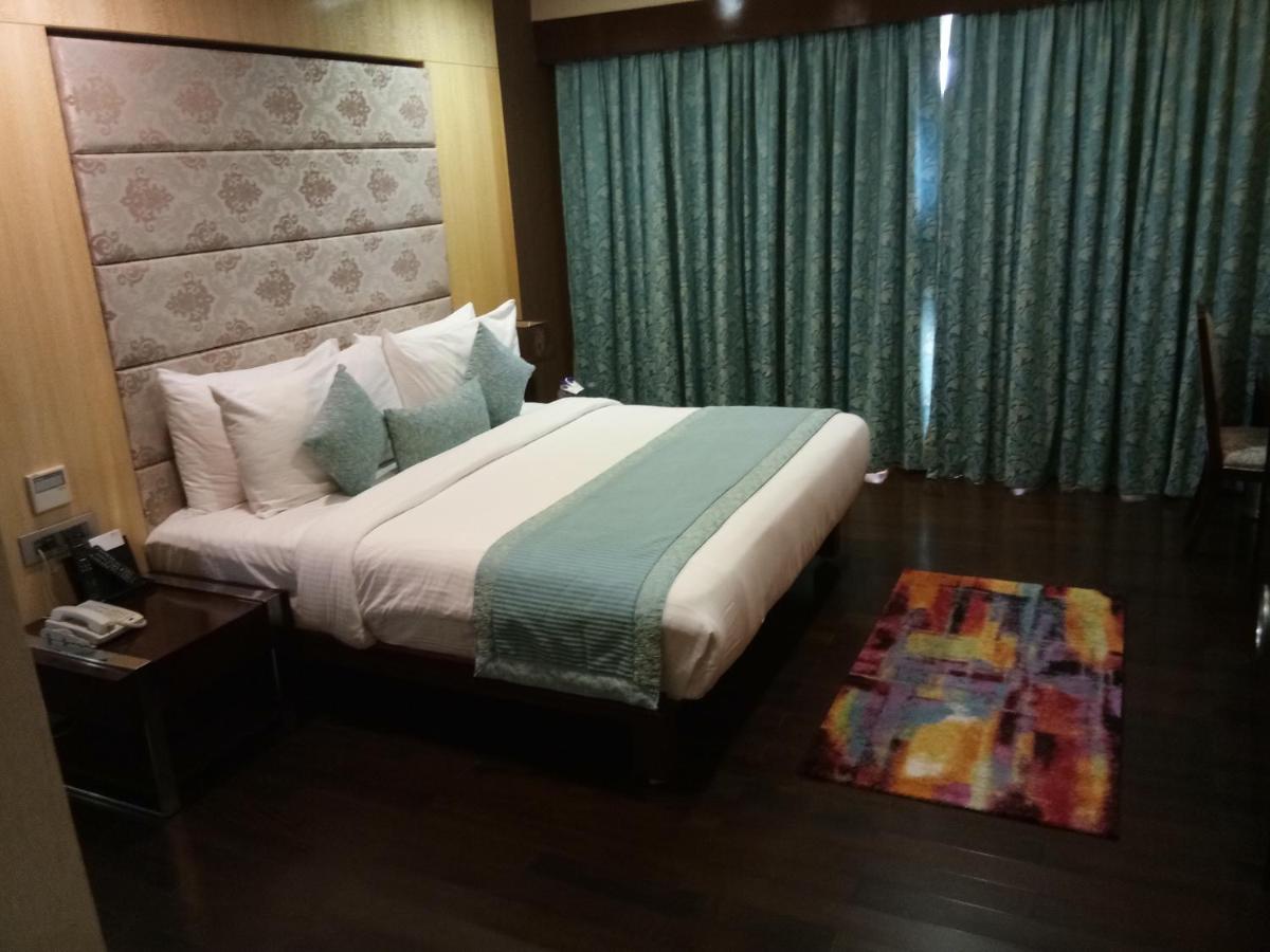 a bedroom with a large bed and a window at Fortune Select Grand Ridge, Tirupati - Member ITC Hotels' Group in Tirupati
