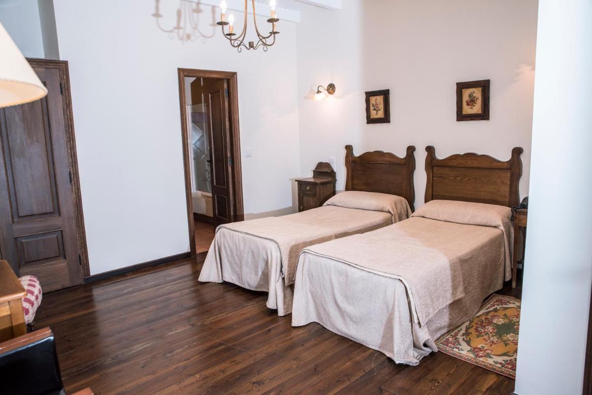 Cama o camas de una habitación en Hotel Monumento Pazo do Castro