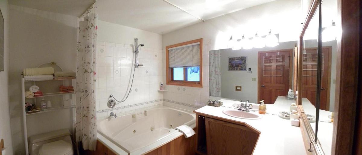 Alaska Chalet Bed & Breakfast - Housity