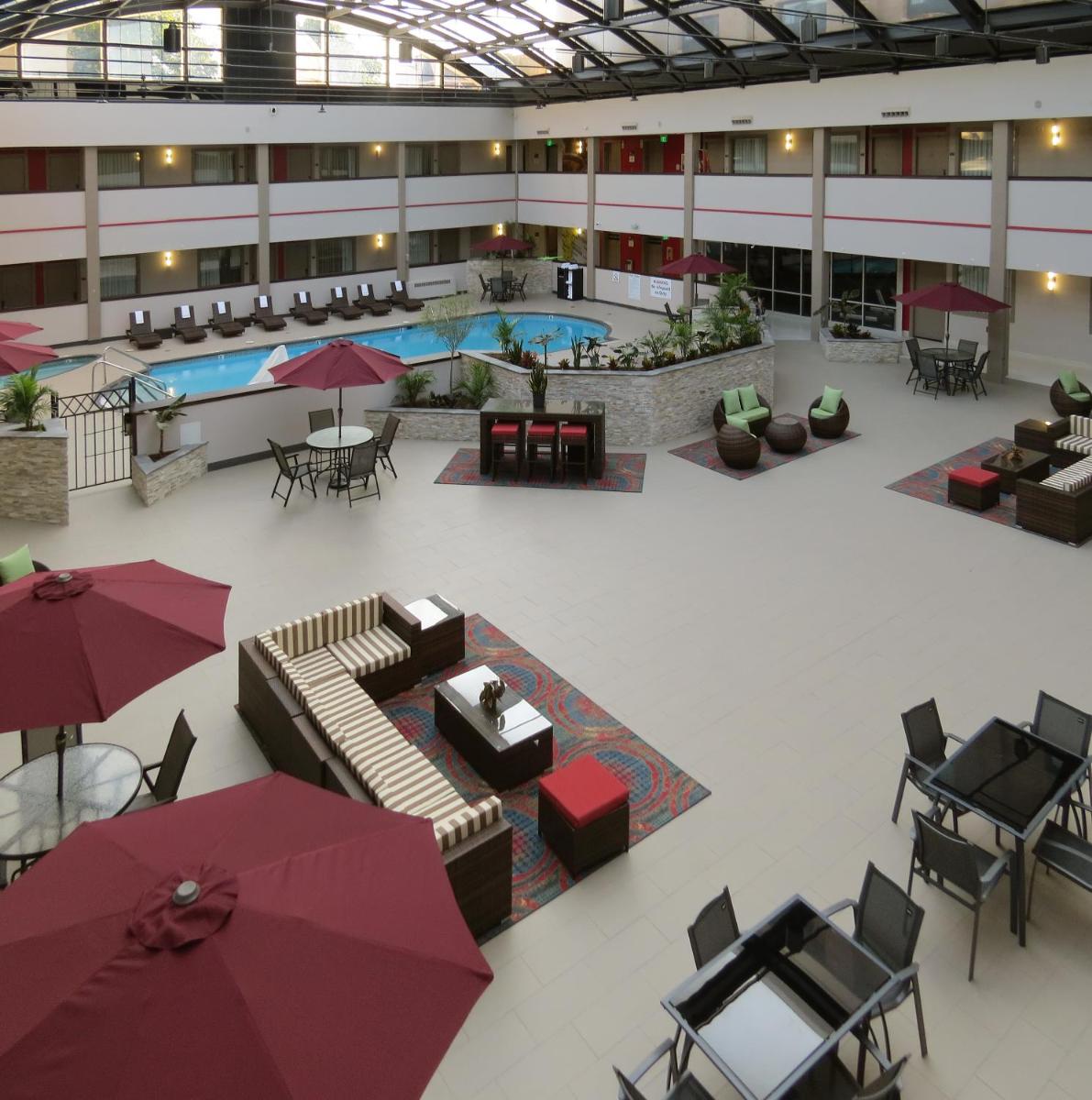 Holiday Inn Brookfield - Milwaukee, an IHG Hotel - Housity