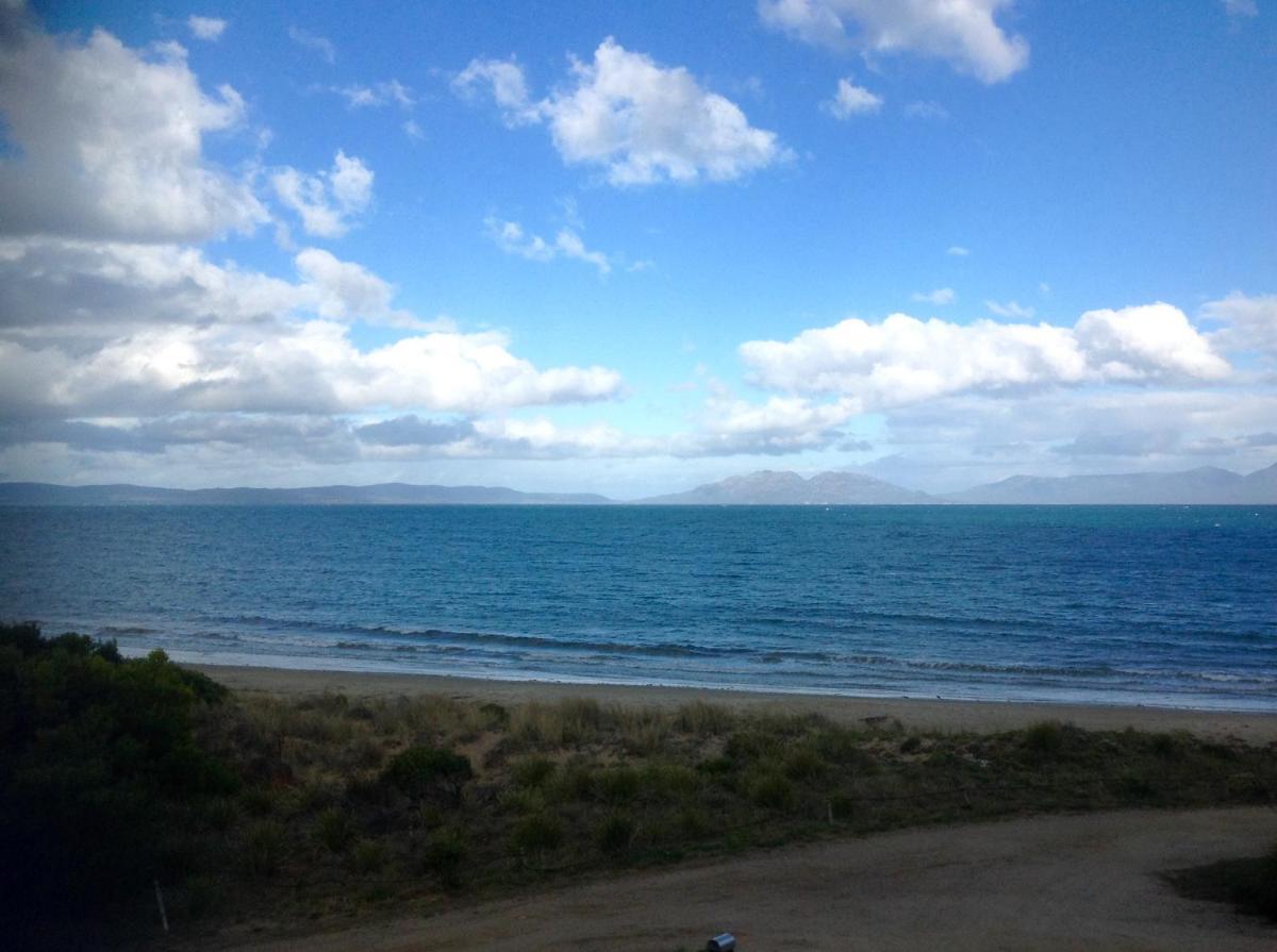Swansea Beach House Oceanfront - Housity