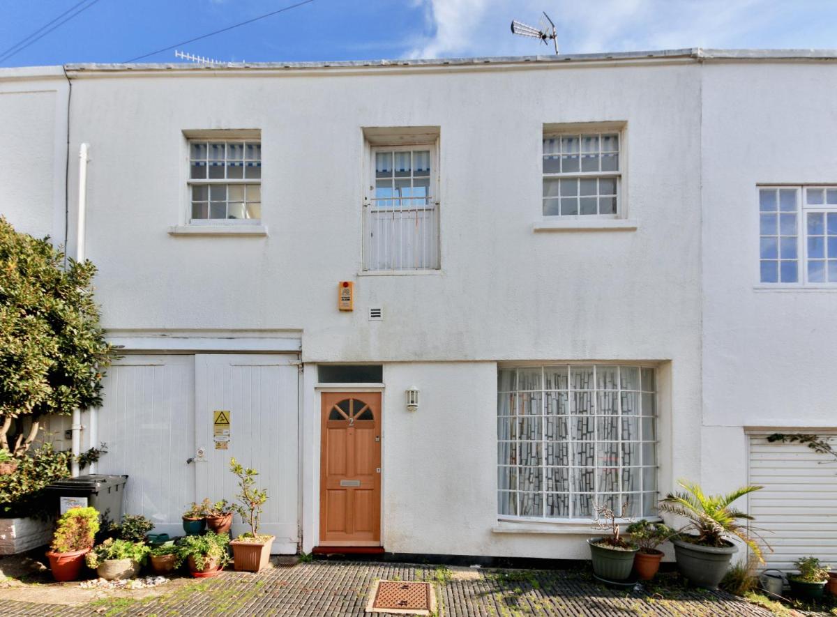 Sussex Mews House - Housity