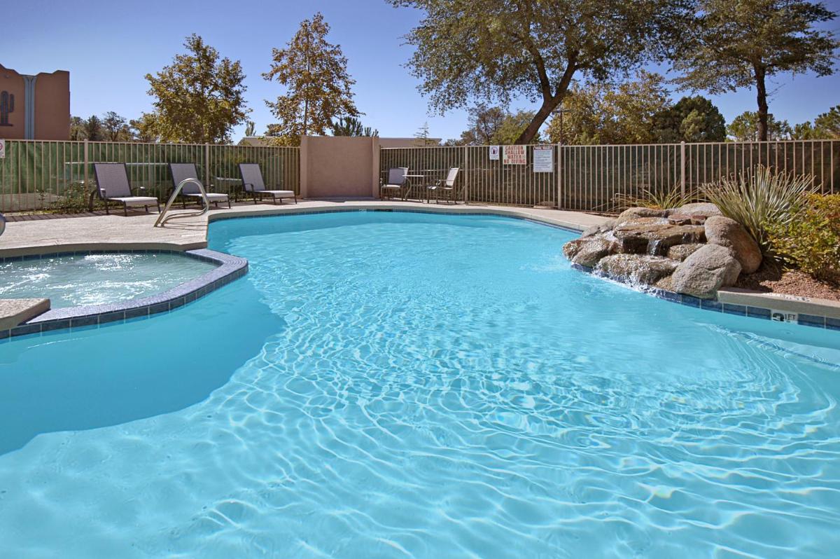 Super 8 by Wyndham Payson - Housity
