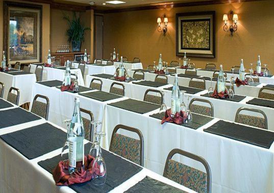 Grand Gateway Hotel - Housity