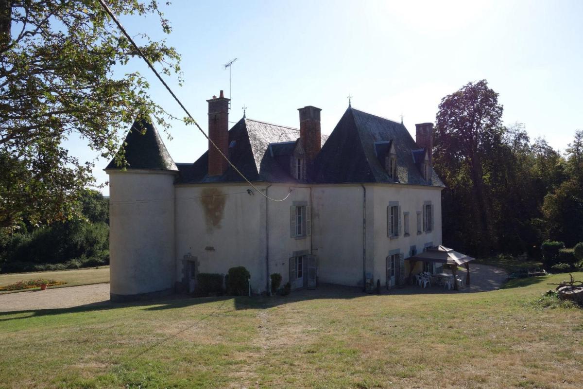 Château de La Ville-Huë - Housity