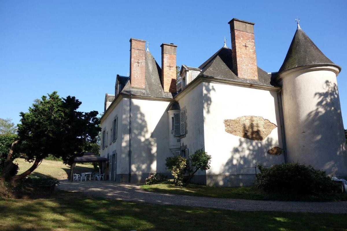 Château de La Ville-Huë - Housity