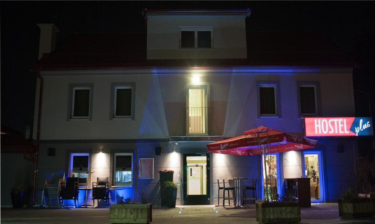 Hostel Plus Caffe - Housity