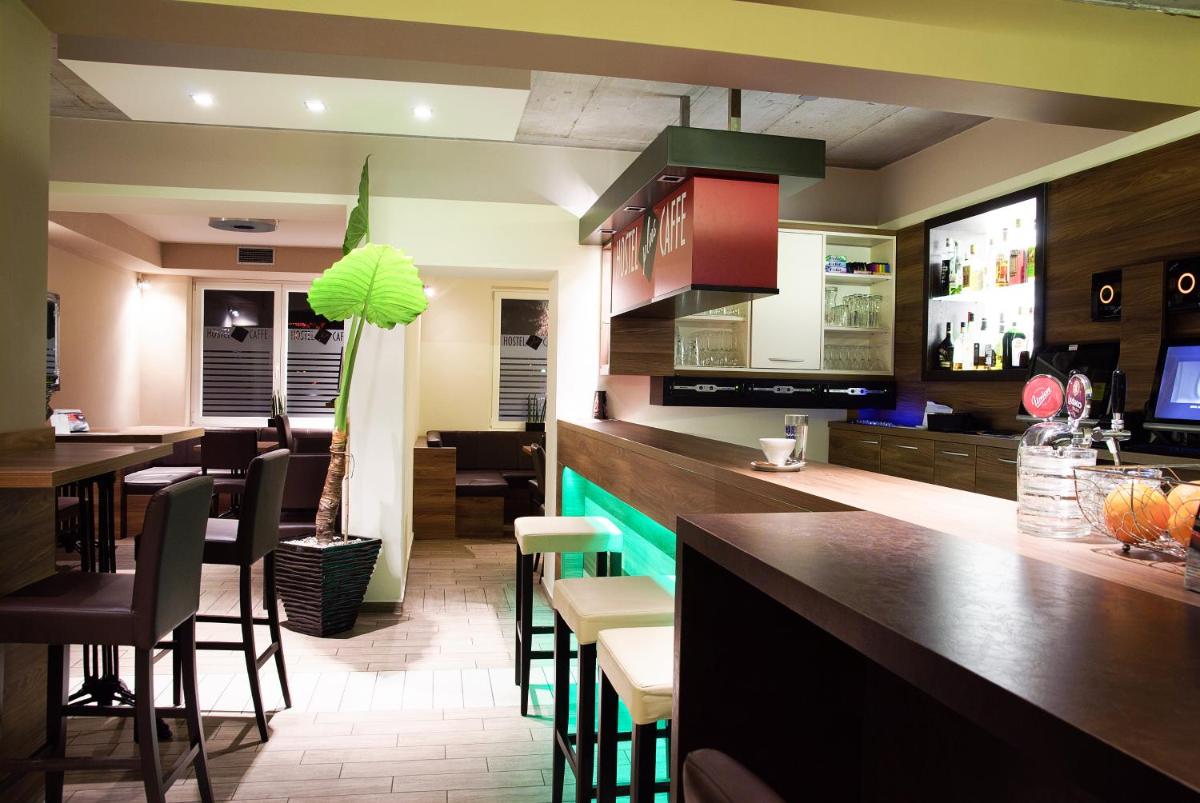 Hostel Plus Caffe - Housity