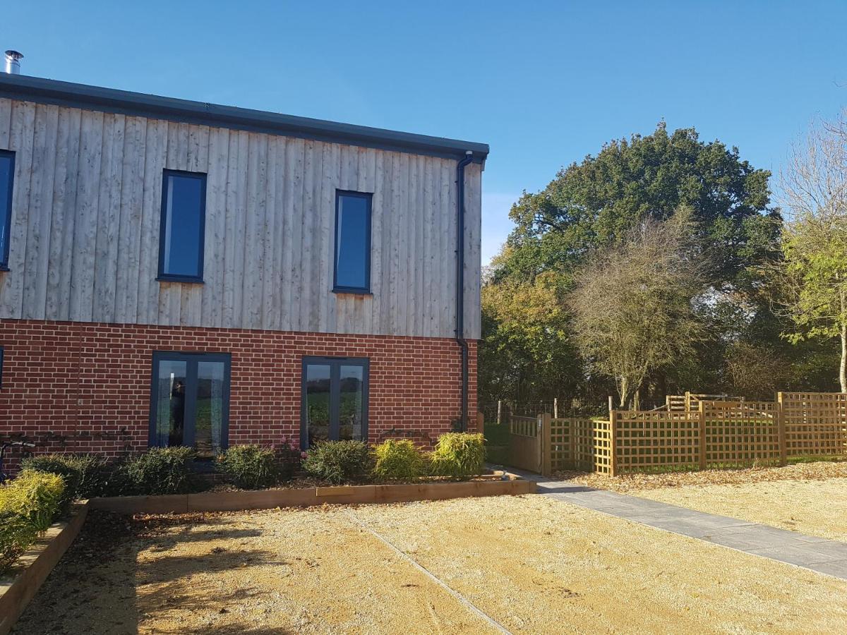 Oak & Hazel, Heath Row Barn - Housity