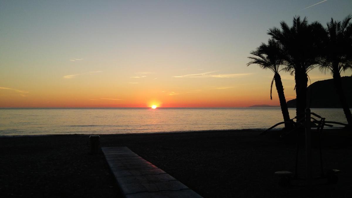 Apartamento con vista al mar a 3 minutos de la playa! Spacious Beach Apartment 3 min to the beach - Housity