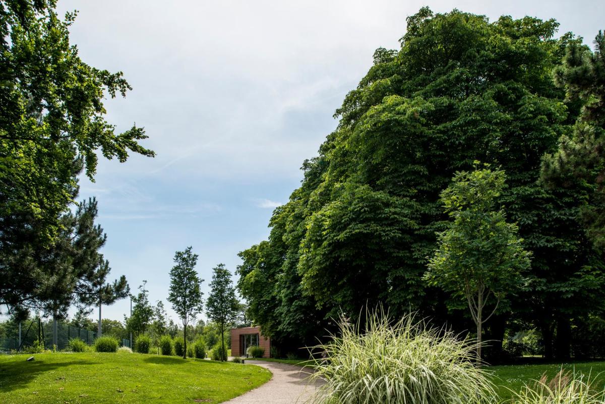Jardin de l'établissement Le Relais de La Malmaison, a member of Radisson Individuals