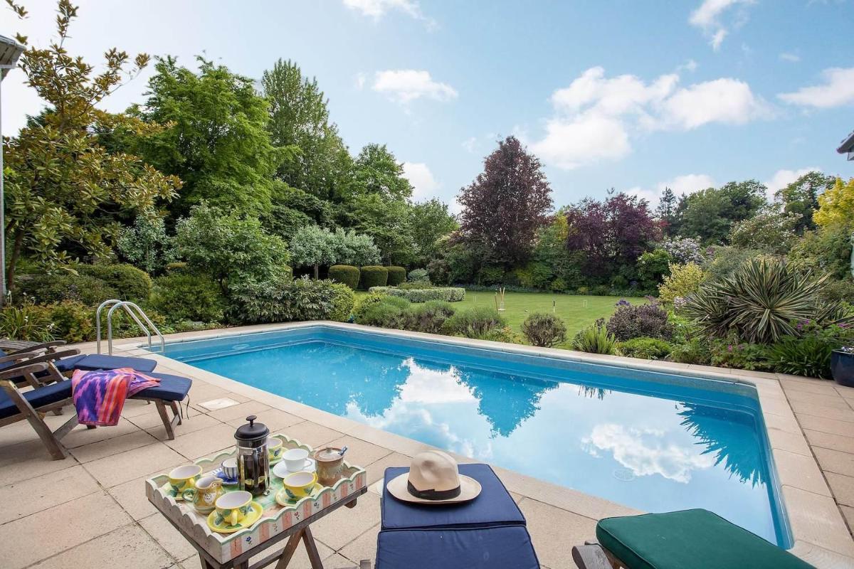 Vicarage House & Pool House - Housity