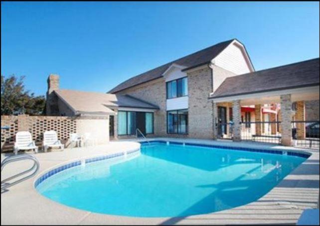 Days Inn by Wyndham King-Winston Salem Area - Housity
