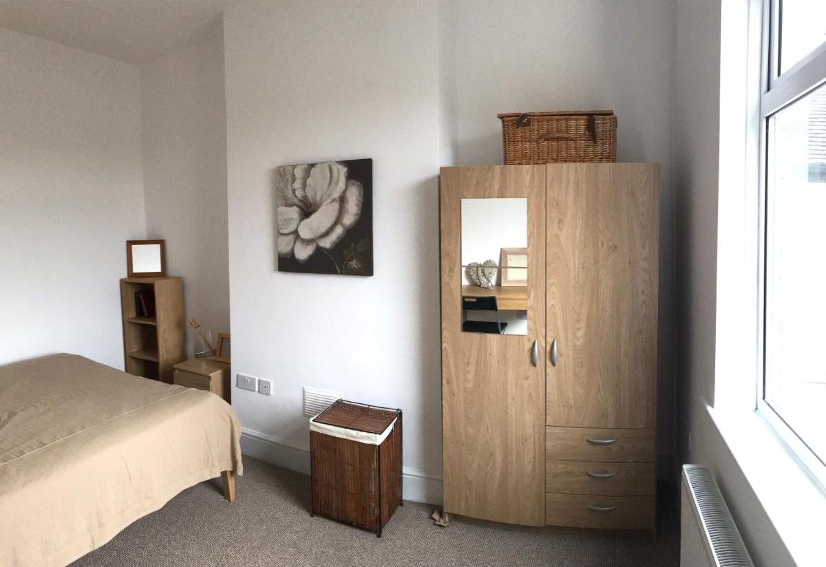Suitetrails - BEAUTIFUL HOME, 3 BEDROOM HOUSE near Alton Towers, Wedgwood museum, Universities