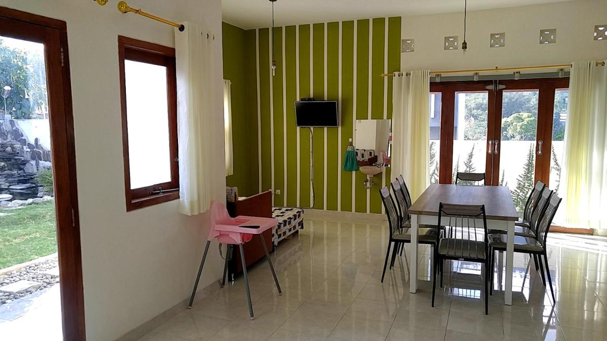 Tjunduk Djiwanta Family House - Housity