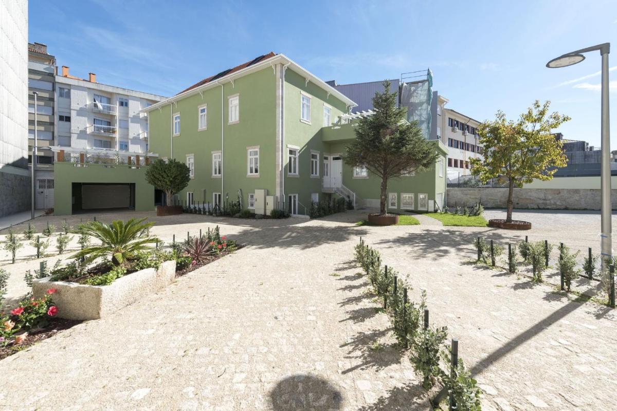 City Center Chill Apartment by LovelyStay - Housity