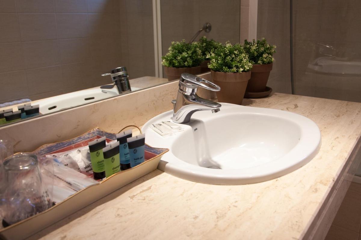 Un baño de Hotel Luze El Toro