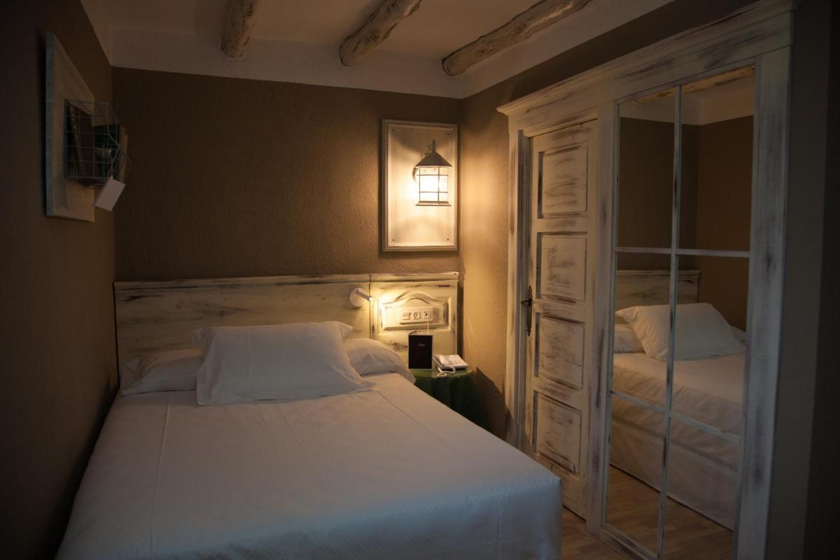 Cama o camas de una habitación en Hotel Luze El Toro