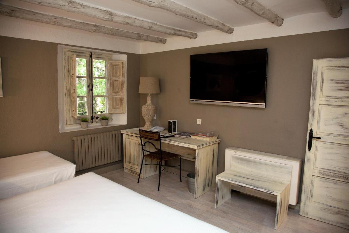 Cama o camas de una habitación en Hotel Luze El Toro