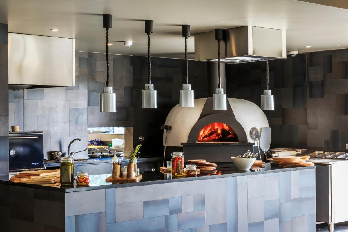 A cozinha ou kitchenette de Villa C Boutique Hotel