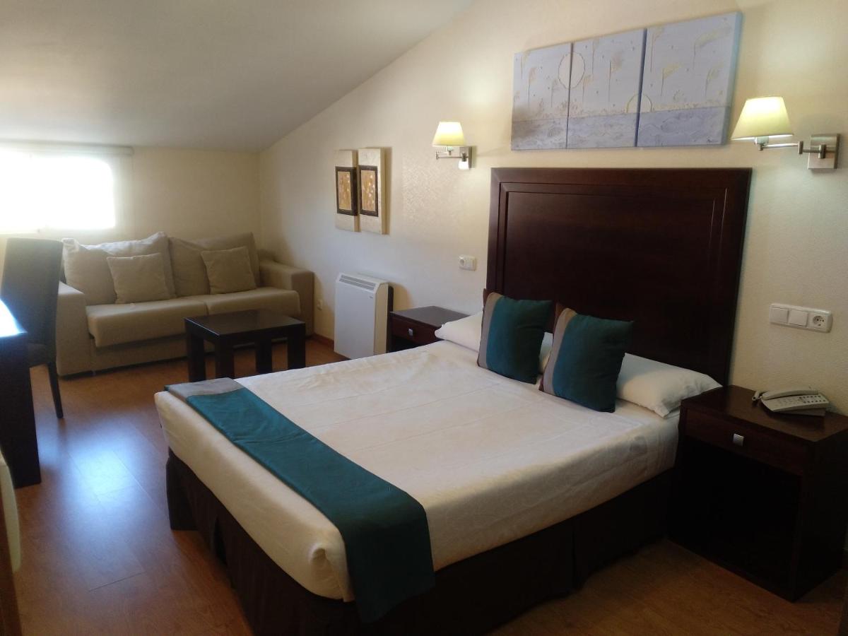 Cama o camas de una habitación en Hotel & Spa PLAZA Arriate