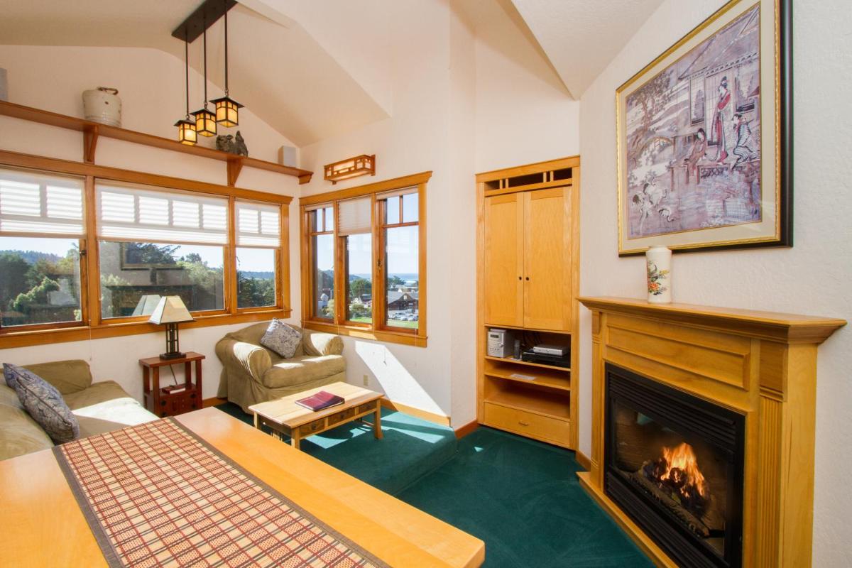 Mendocino View East - Housity