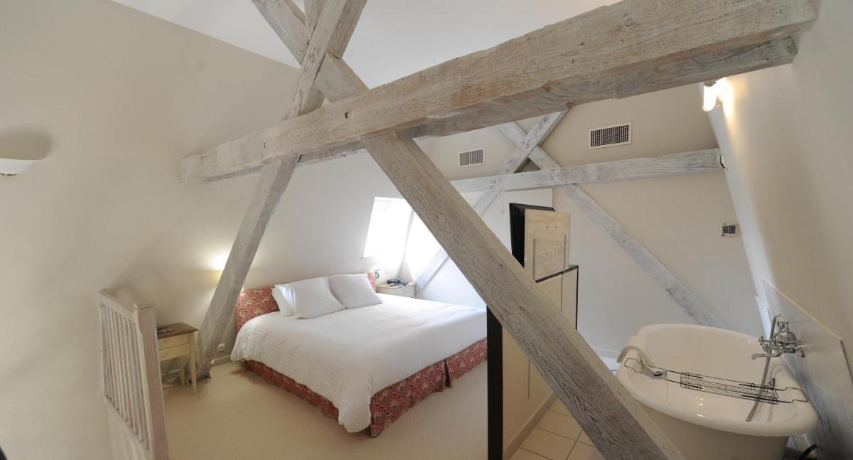 Un ou plusieurs lits dans un hébergement de l'établissement Hôtel Villa Navarre