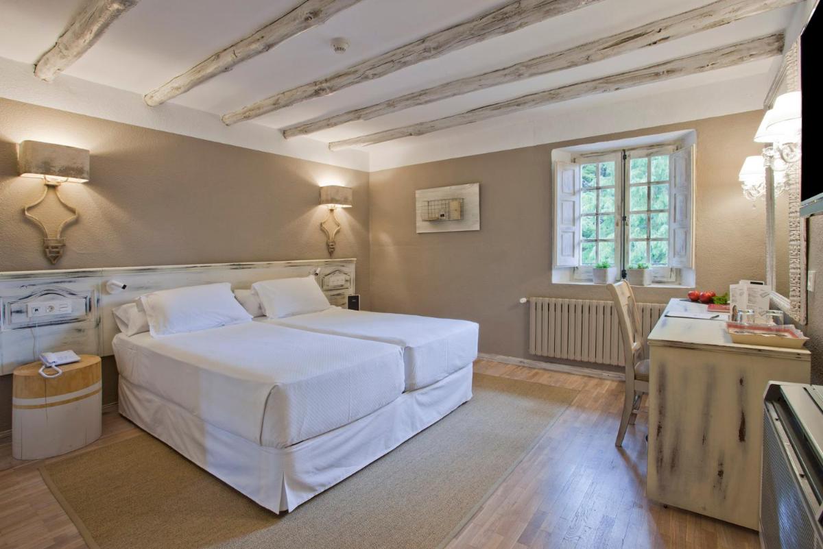 Cama o camas de una habitación en Hotel Luze El Toro