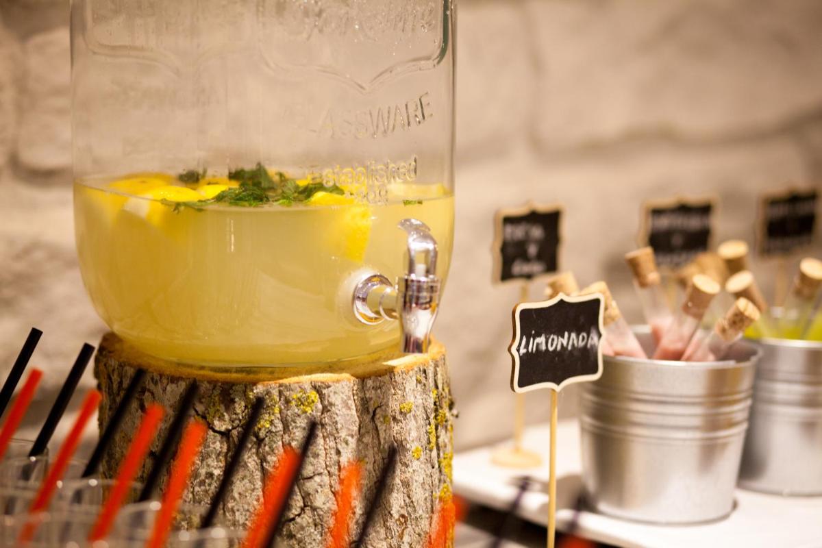 Comida en o cerca de este hotel