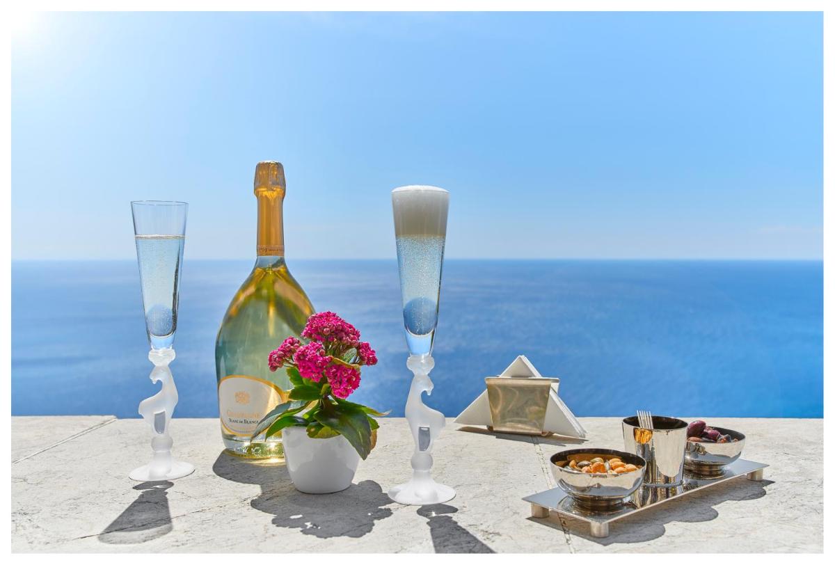 Vue générale sur la mer ou vue sur la mer prise depuis l'hôtel