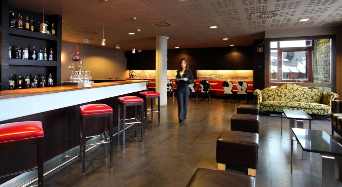 El salón o zona de bar de HG Alto Aragón