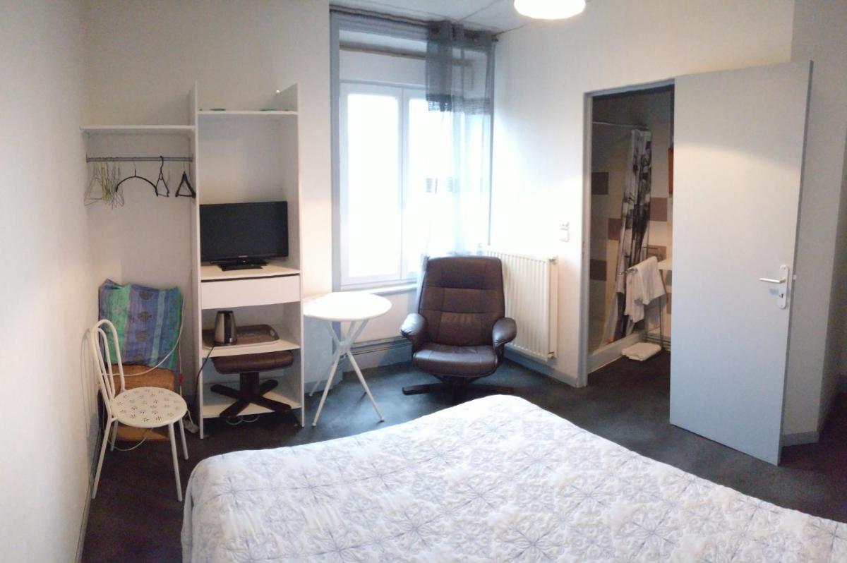 hotel le chatiague - Housity