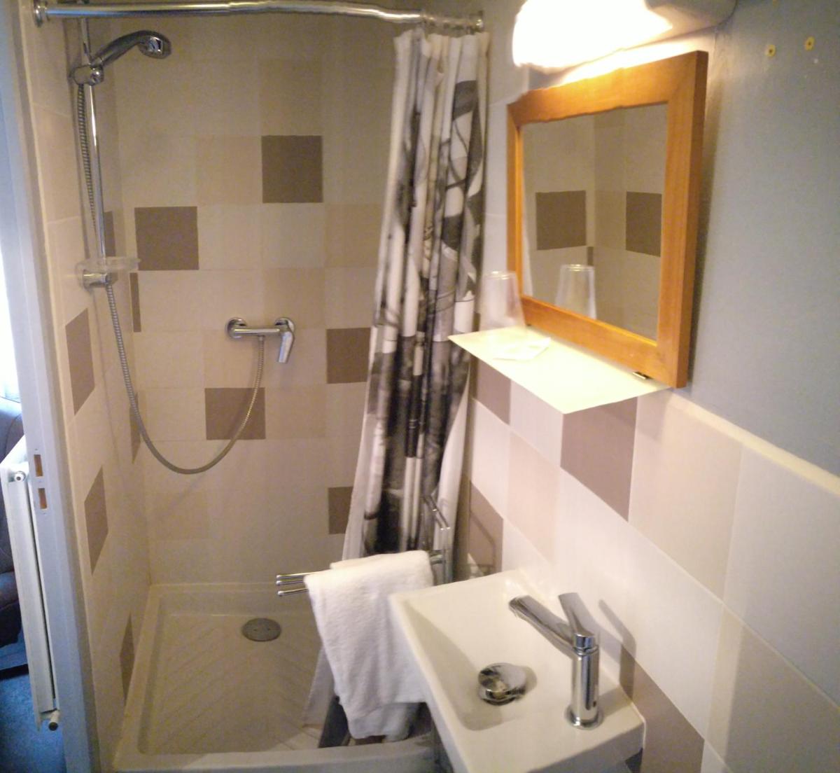 hotel le chatiague - Housity