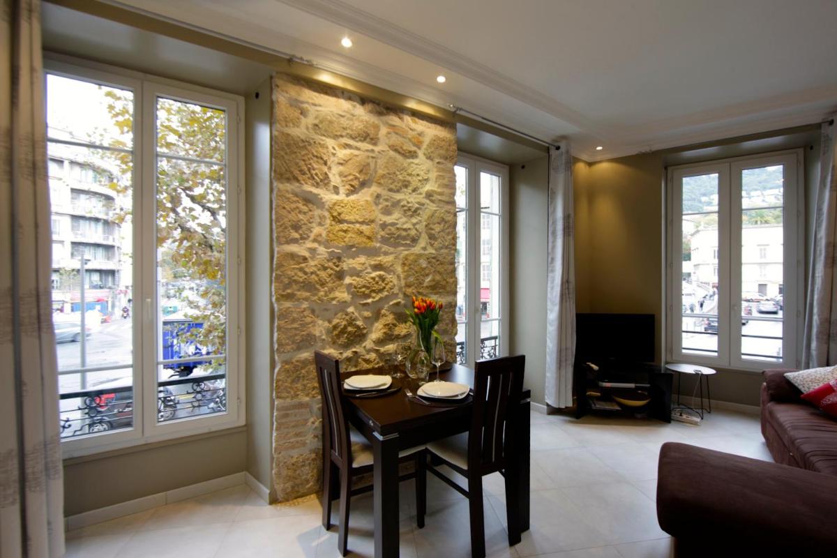 Suitetrails - Apartment with strong WiFi and parking in Nice near the harbor