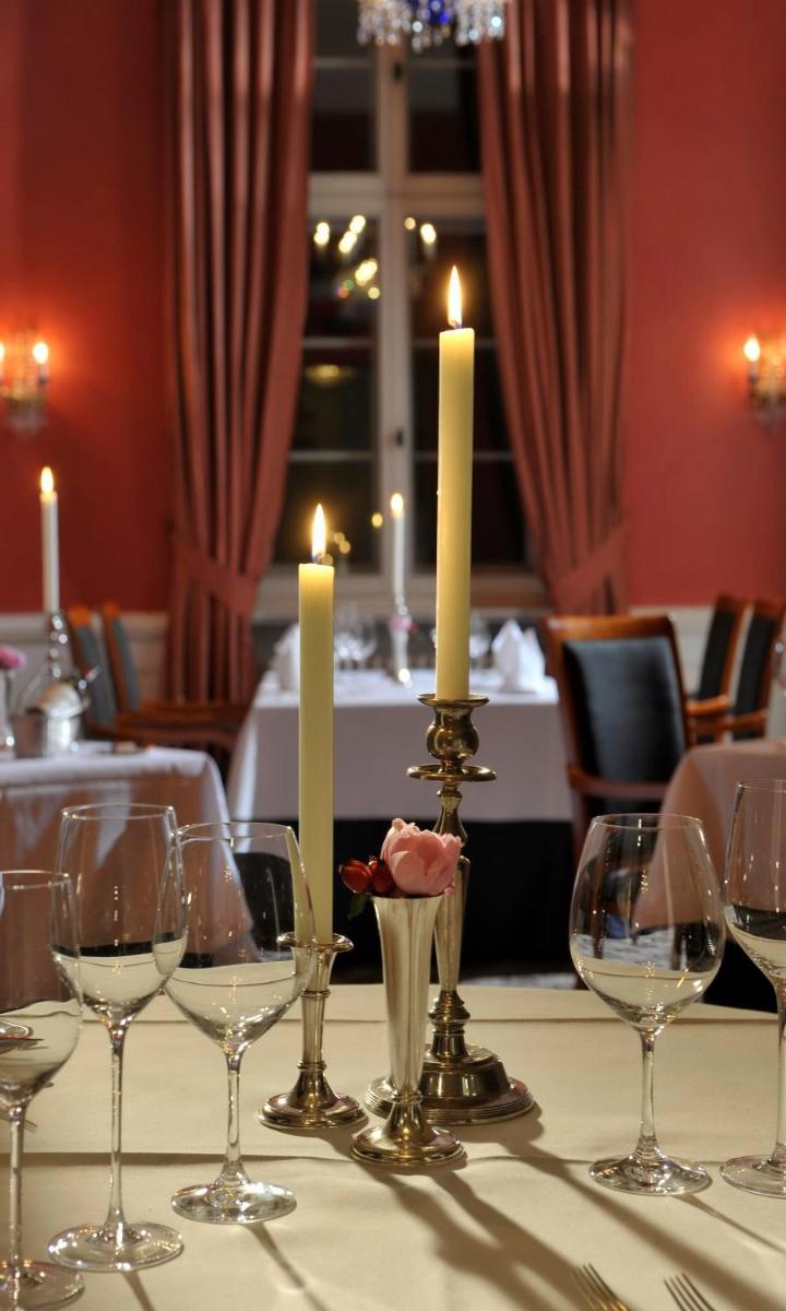 Getränke in der Unterkunft Schlosshotel Burg Schlitz