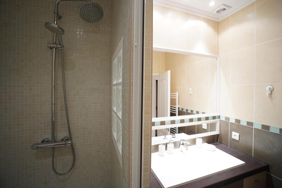 Suitetrails - Apartment with strong WiFi and parking in Nice near the harbor